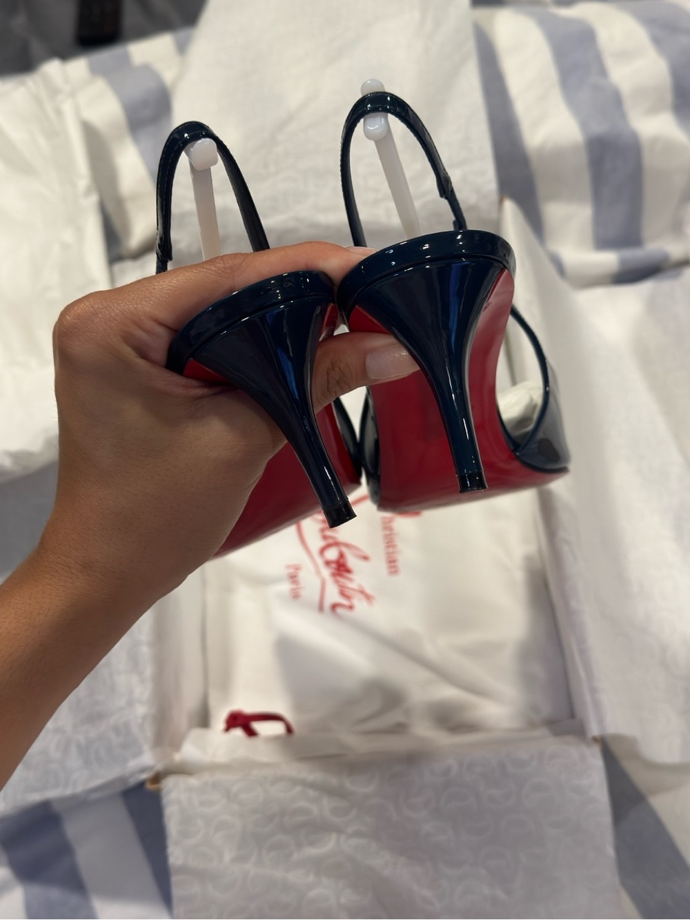 Christian Louboutin Navy Patent Pointed-Toe Miss Z - Picture 5 of 7